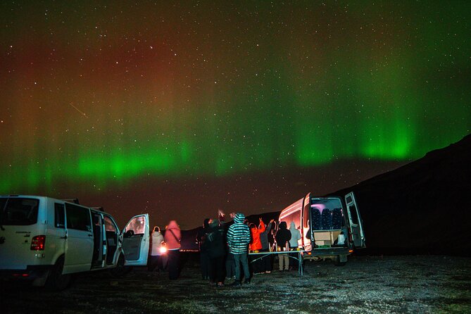 Northern Lights 4x4 Tour with Pastries and Cocoa from Reykjavik - Who should choose this Reykjavik aurora tour