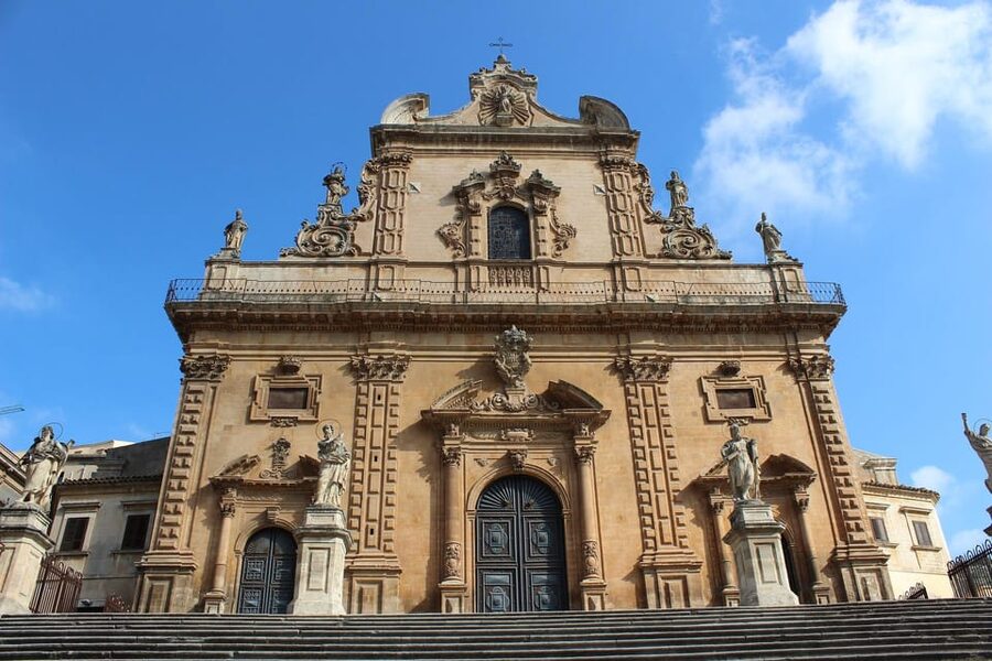 Noto and Modica: Private Tour with Artisan Chocolate Tasting - Modica’s San Giorgio Cathedral and steep streets