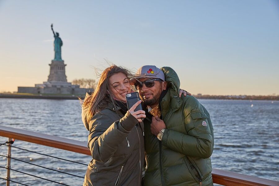 NYC: Holiday Yacht Cruise with Jazz, Cocoa & Carols - Inside Yacht Manhattan or Manhattan II