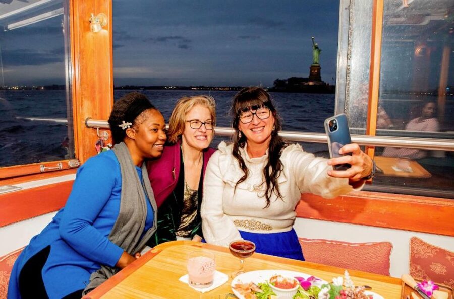 NYC: Night Holiday Lights and Cocoa Cruise - Who will enjoy this cruise most