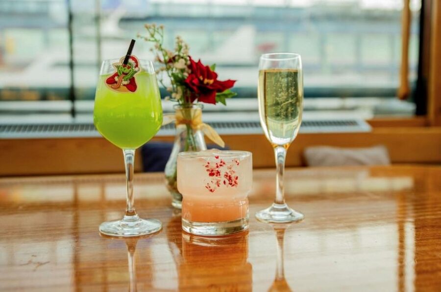 NYC: Night Holiday Lights and Cocoa Cruise - Holiday music, decor, and the included drink