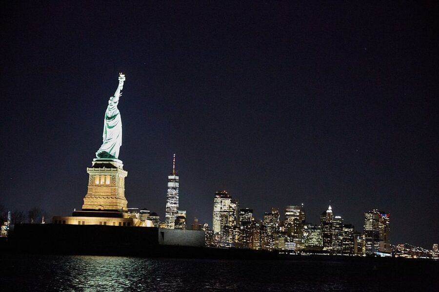 NYC: Night Holiday Lights and Cocoa Cruise - What the 90-minute timing means
