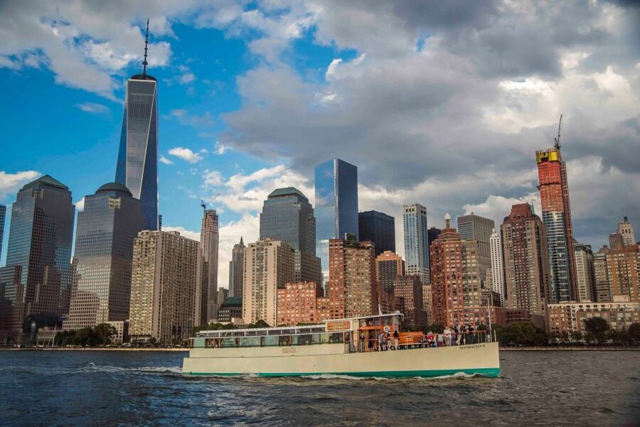 NYC: Night Holiday Lights and Cocoa Cruise - Accessibility, pets, and boarding notes