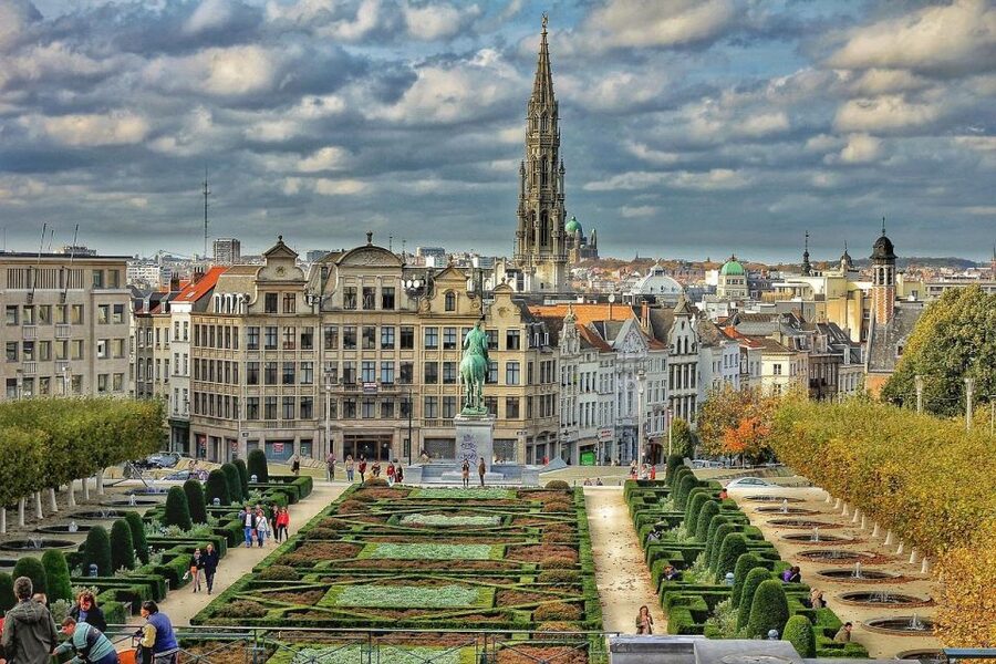 Paris: Brussels and Bruges Tour & Optional Chocolate Tasting - Breweries, bridges, and canal views