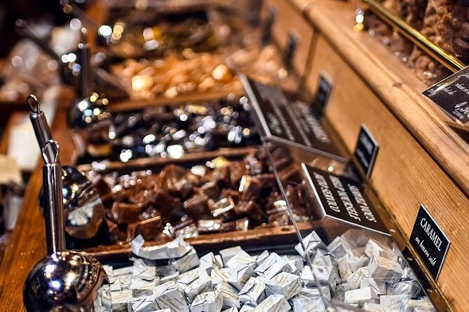 Paris Chocolate, Macaron & Pastry Food Tour: 10 Gourmet Tastings - The guides make the difference