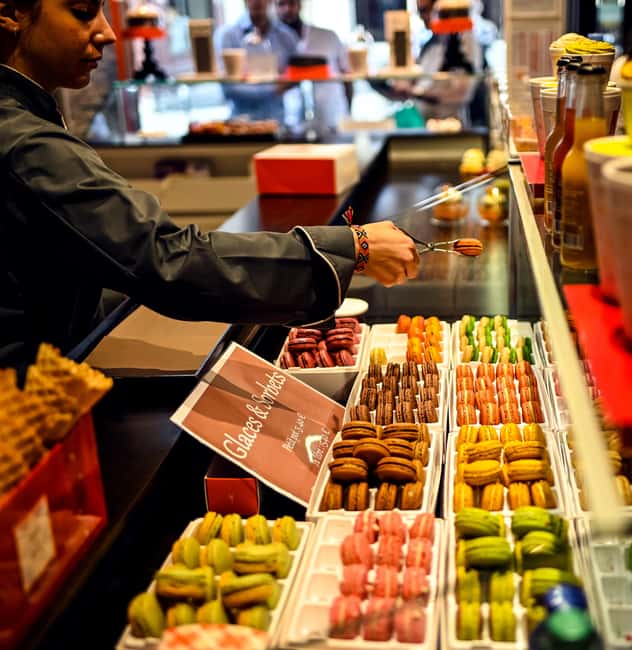 Paris: Montmartre Chocolate & Pastries Tour with 8+ Tastings - What the Montmartre walking route adds