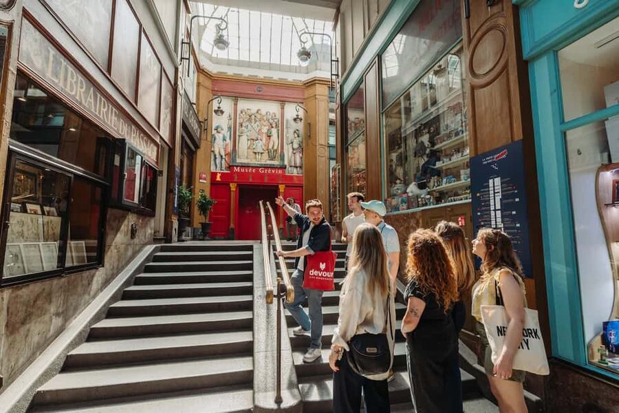 Paris: Pastries and Chocolate Walking Food Tour - Bean-to-bar chocolate at PLAQ Chocolat