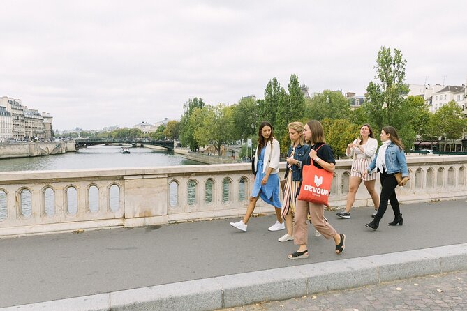 Paris Pastry Tour - Croissants, Macarons & Iconic French Desserts - A seasonal cake in Passage Jouffroy