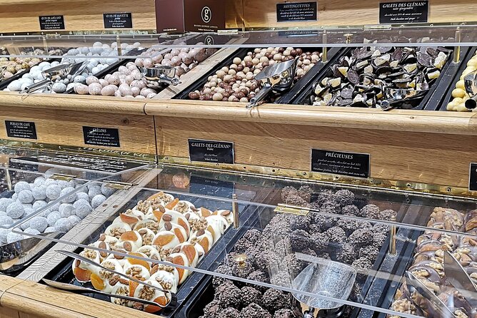 Paris Sweet & Chocolate Family Treasure Hunt - Two chocolate stops with very different personalities