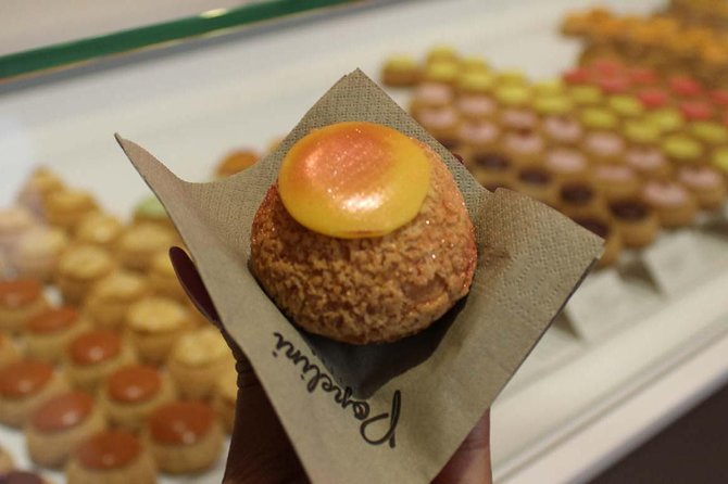 Paris Sweet & Chocolate Family Treasure Hunt - The first chocolate shop and the opening taste