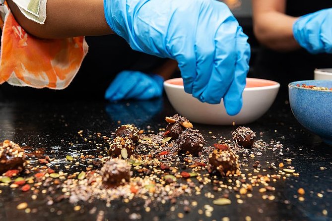 Praliné Rocher Chocolate making class in Paris (collective) - Making Praliné Rochers on Rue de Rivoli