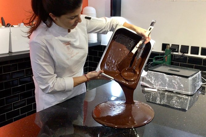 Praliné Rocher Chocolate making class in Paris (collective) - Why the Louvre Location Matters