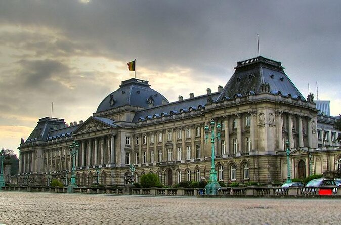 Private Day Trip Brussels from Paris with Chocolate/Beer Tasting - Mont des Arts trades street level for views