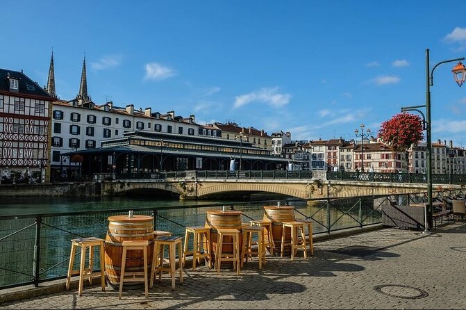 Private French Basque Tour: Biarritz, Bayonne & Chocolate - Lunch with a sea view, but confirm the details