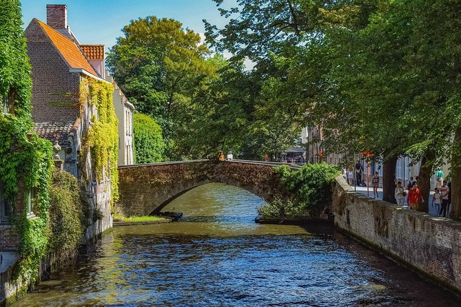 Private sightseeing tour to Bruges and chocolate from Amsterdam - Chocolate, waffles, and the sweet side of Bruges