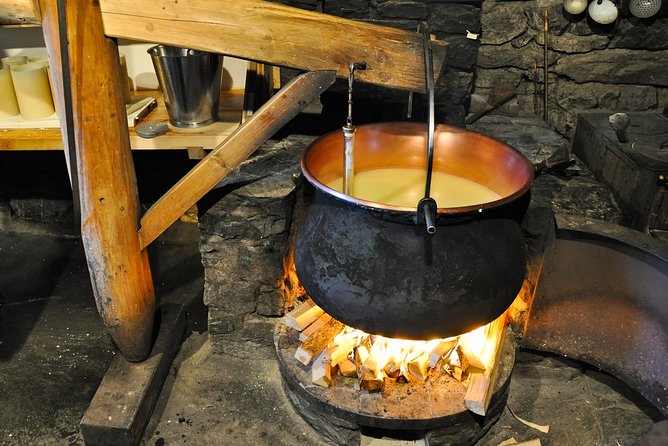 Private Trip from Geneva to Gruyeres: Cheese & Chocolate Tasting - Gruyères Castle and the time trade-off