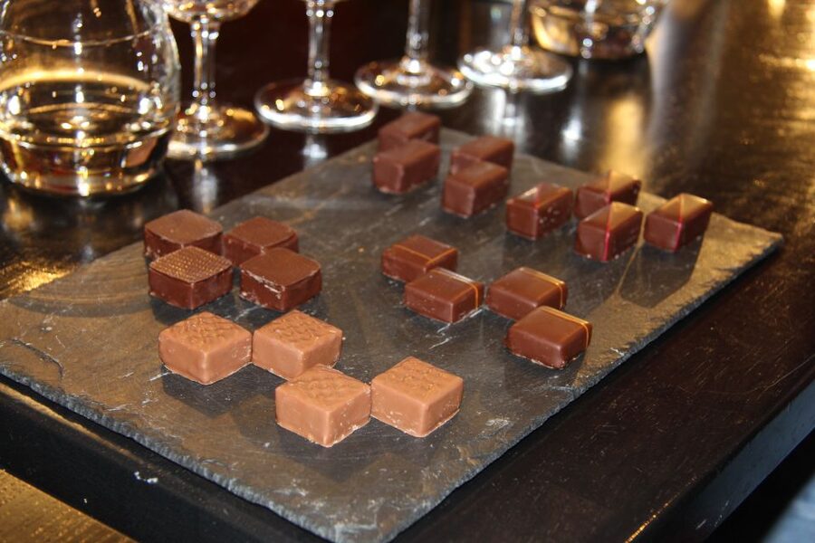 Private Wine and Chocolate Tasting Experience - Learning the logic behind wine and chocolate pairings