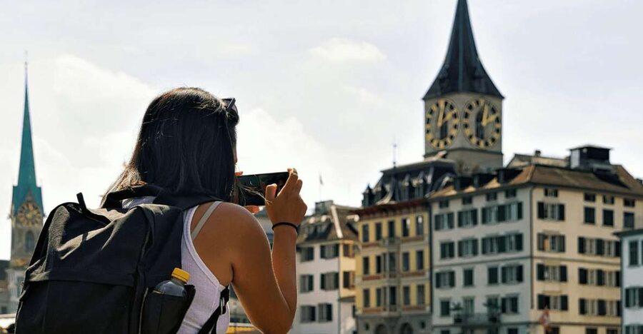 Private Zurich City Tour with Cruise and Lindt Chocolate - Starting with Zurich’s Old Town
