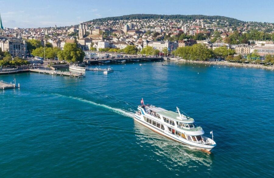Private Zurich City Tour with Cruise and Lindt Chocolate - Two hours at Lindt Home of Chocolate