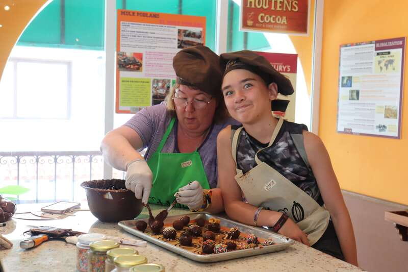 Puerto Vallarta: 2-Hour Chocolate Truffles Workshop - Rolling and decorating six truffles