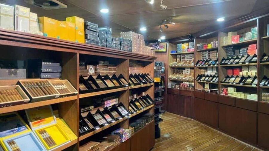 Punta Cana: Don Lucas Cigar, Chocolate, & Rum Tour - Tasting premium rum at Oliver & Oliver