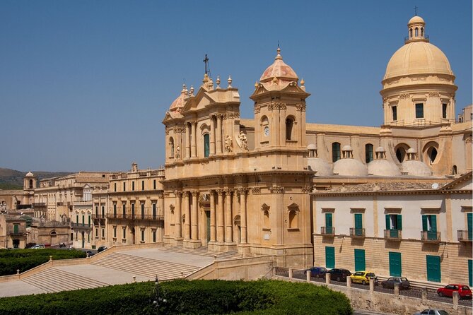 Ragusa, Noto and Chocolate Tasting - Day tour from Siracusa - What the driver-escort arrangement means