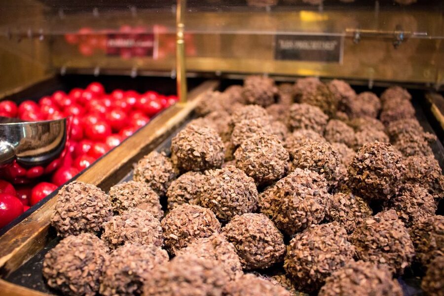 Saint-Germain-des-Prés: Pastry and Chocolate Walking Tour - Meeting at La Maison du Chocolat on Rue de Sèvres