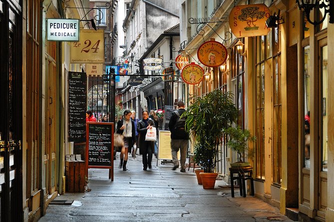 Saint-Germain The Original Chocolate Tasting Tour with Pastries and Macaron - Chocolatiers and the first chocolate tastes
