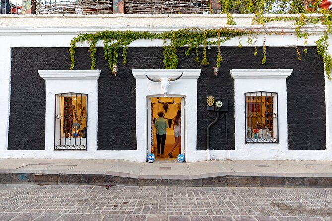 San Jose del Cabo Art Walk, Beer Tasting &Chocolate Demonstration - The pearl demonstration and shopping time