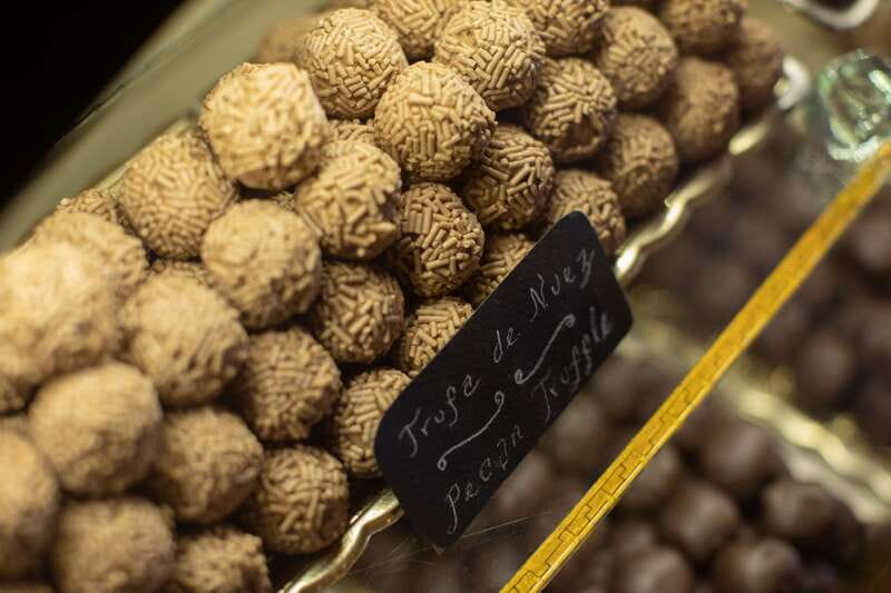 San Miguel de Allende: Chocolate Tasting and Walking Tour - The guides: Elisa, Sam, Vail, and more