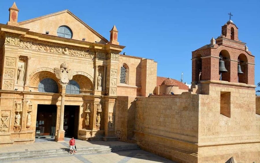 Santo Domingo: Colonial Zone Tour with tasting - Alcázar de Colón and the Columbus family