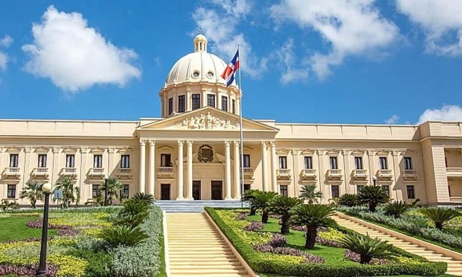 Santo Domingo: Colonial Zone Tour with tasting - Meeting at Parque Colón and the cathedral