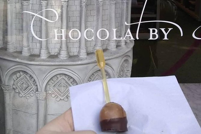 Savannah History plus Coffee and Chocolate Walking Tour - Savannah’s squares, churches, and architecture