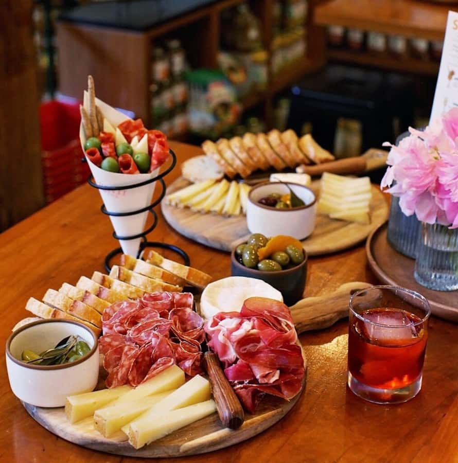 Seattle: Wine, Cheese and Chocolate Pairing Tour - A tasting walk through Seattle’s food center