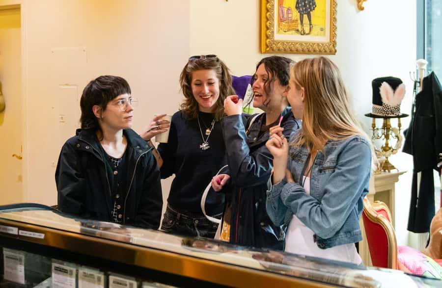 Seattle: Wine, Cheese and Chocolate Pairing Tour - Finishing with more food and chocolate