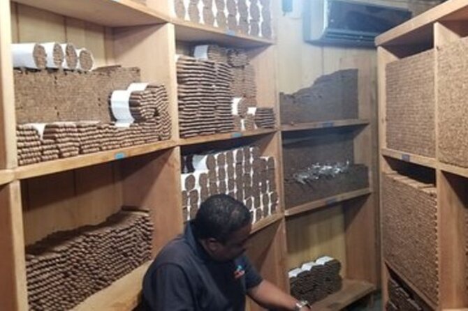 Shopping Tour In Don Lucas Cigar Factory, Rum tasting, Cocoa factory, Souvenirs - Pickup details can shape the whole experience