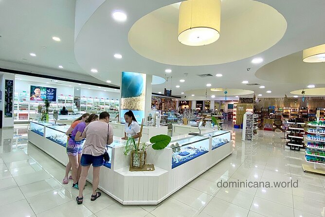 Shopping tour Punta Cana rum cigars coffee larimar chocolate souvenirs mamajuan - Rum and mamajuana: know what you are buying