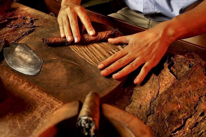 Shopping tour Punta Cana rum cigars coffee larimar chocolate souvenirs mamajuan - Chocolate and Dominican coffee