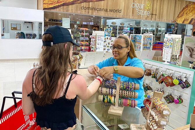 Shopping tour Punta Cana rum cigars coffee larimar chocolate souvenirs mamajuan - Larimar, pottery and local art