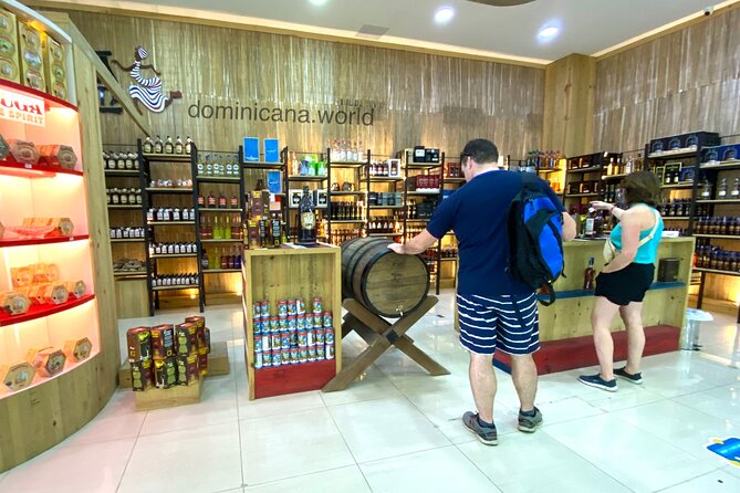 Shopping tour Punta Cana rum cigars coffee larimar chocolate souvenirs mamajuan - Tobacco museum and cigar tasting