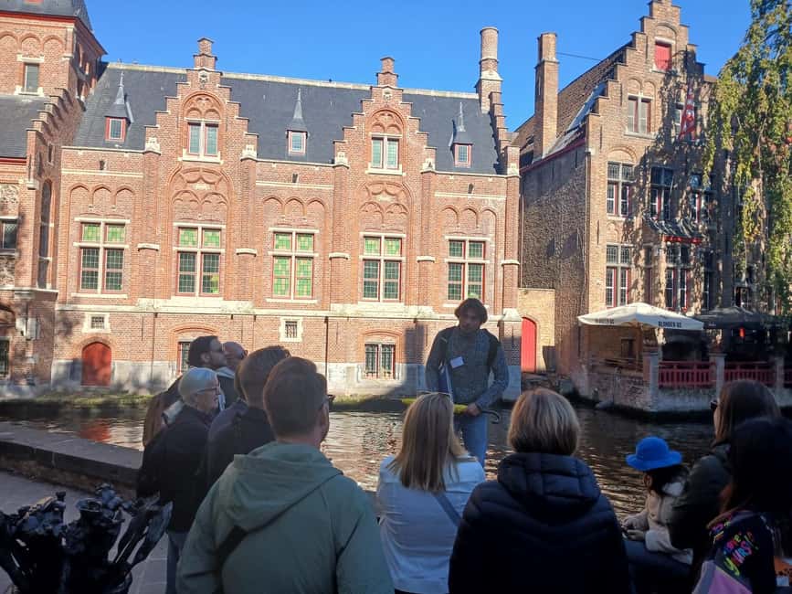 ✨Small-Group Tour of Bruges with a local + Praline/ -3€ boat - Rosary Quay, canal views, and the film connection
