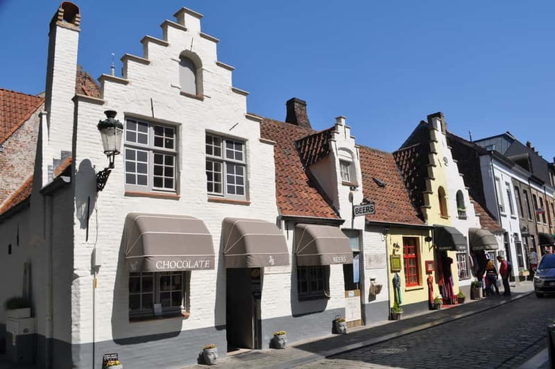 Thé best chocolate in Bruges! Private tour! - Fish Market, Huidenvettersplein, and the canal views