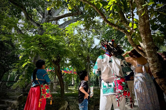 Tierra Maya – Sanctuary of Living Mayan Traditions - Grinding cocoa and making your own chocolate