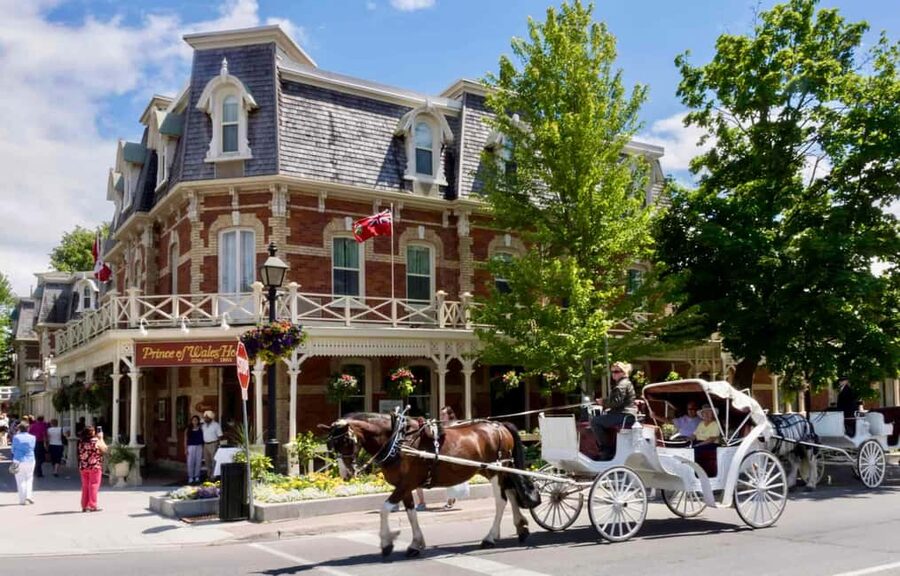 Toronto: Niagara-on-the-Lake, Wine Tasting & Chocolate Tour - A wine-country day instead of a Niagara Falls tour