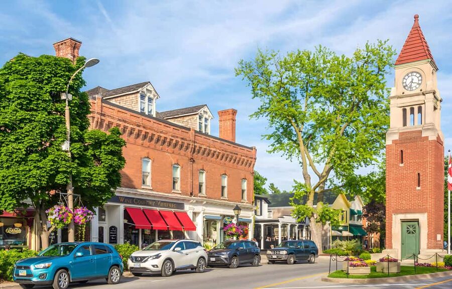 Toronto: Niagara-on-the-Lake, Wine Tasting & Chocolate Tour - What the minibus ride means for your day