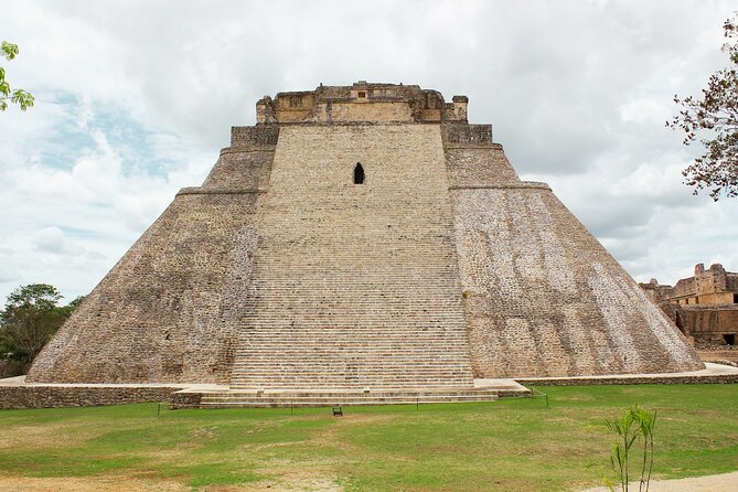Tour to Uxmal Kabah and Chocolate Museum from Mérida - Bilingual guiding and the importance of the guide