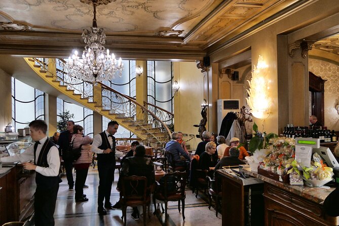 Turin Sweet & Chocolate Walking Food Tour by Do Eat Better - Who should book the Turin chocolate tour?