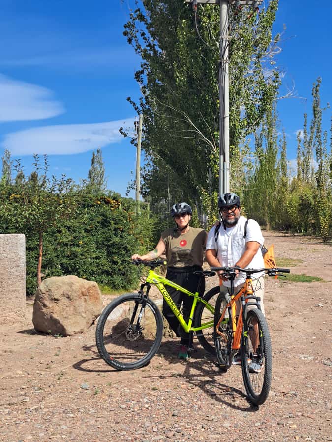 Wine and Chocolate Bike Tour: ride, taste, lunch, vineyards. - Lamadrid and the picnic lunch