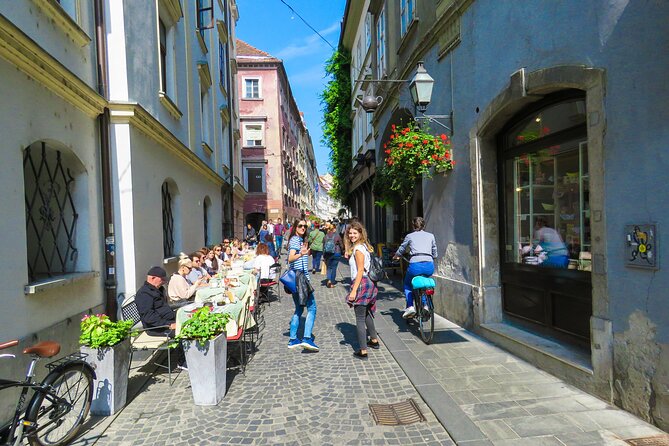 Zagreb: Lake Bled & Ljubljana Day Tour with Chocolate Gift - Ljubljana’s old town and three hours of free time