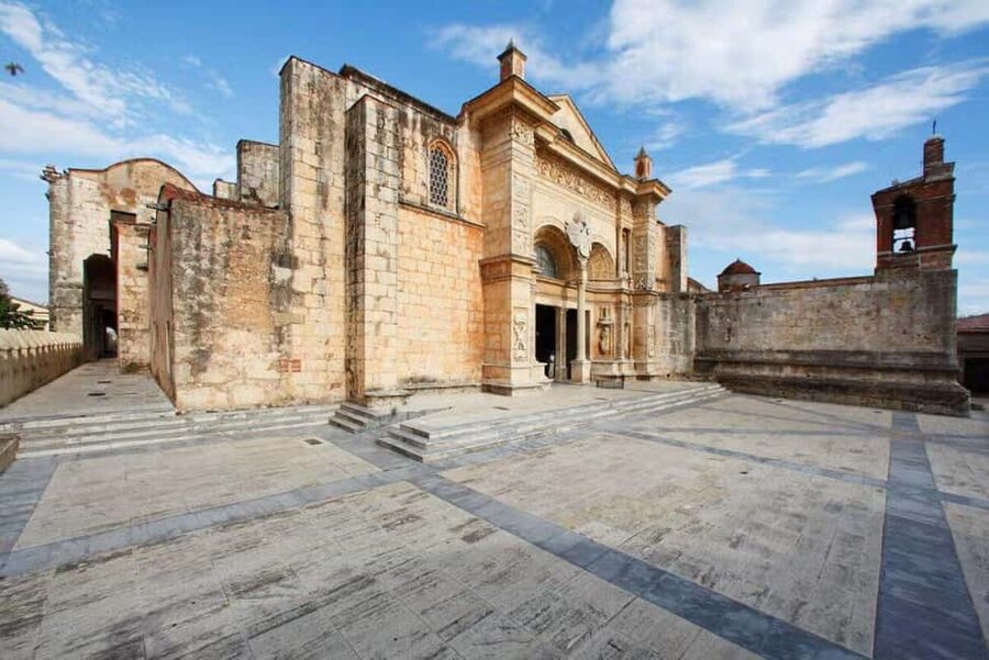 Zona Colonial: Recorrido Histórico con Chocolate y Mamajuana - The Primate Cathedral of the Americas